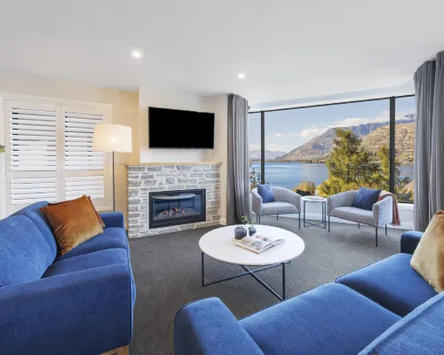 Oaks Queenstown Shores Resort Hotels near William Gilbert Rees Statue