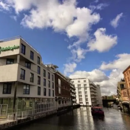 Holiday Inn LONDON - CAMDEN LOCK by IHG Отели рядом с достопримечательностью «Камден»