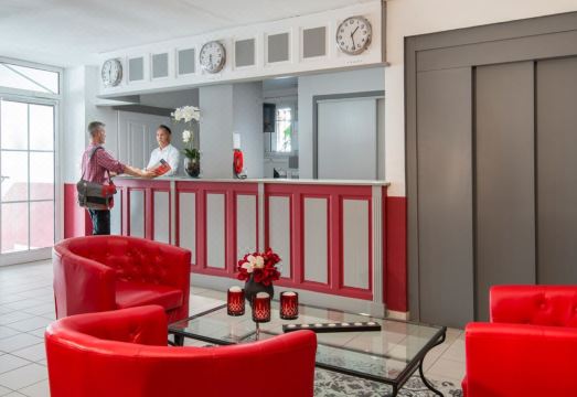 2. 호텔 뒤 포럼 ..