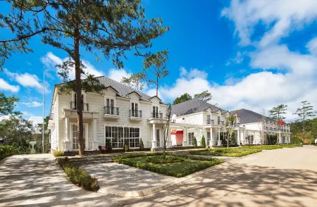 Golden Sun Hotel - Mangden Отели в г. Kon Plong District