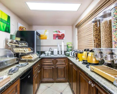 Quality Inn Burbank Airport Отели рядом с достопримечательностью «Gordon Biersch Brewery Restaurant»