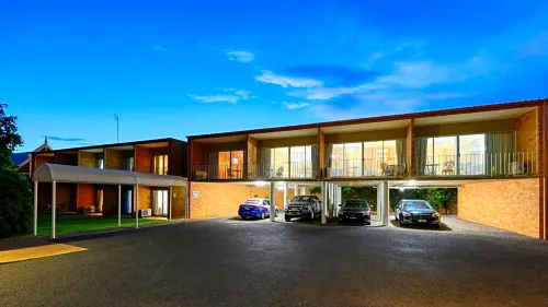 Court Street Motel