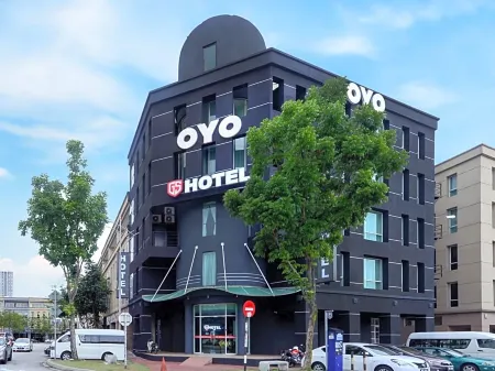 Super OYO GS Hotels Near Strand Mall