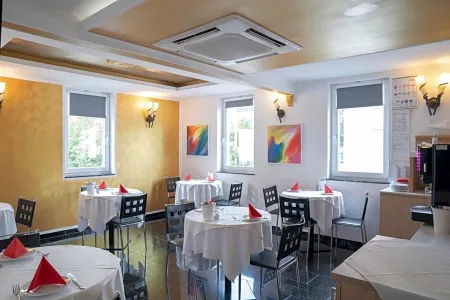 Alpha & Omega Hotel Отели рядом с достопримечательностью «Vector Consulting Services GmbH»