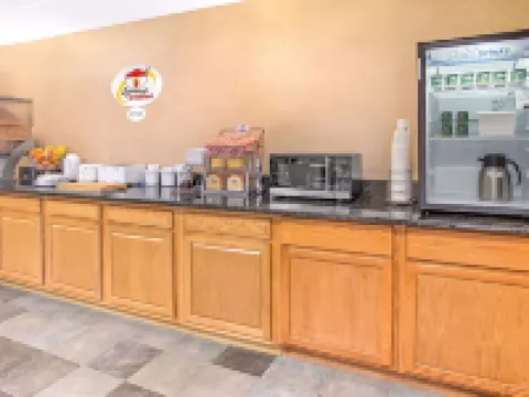 Super 8 by Wyndham Galva Hotels in Henry County
