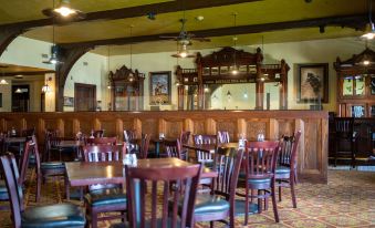 Sheridan Inn, B/W Signature Collection