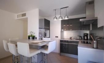 Appartement Deux Chambres Avec Terrasse - Centre Cannes