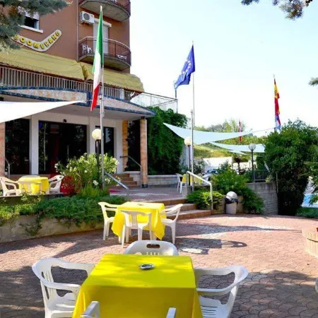 Hotel Boomerang - Check-in & Meals in Front at Hotel Sporting
