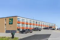 Mamateek Restaurant & Pub Hotels in Steady Brook