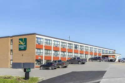 Mamateek Restaurant & Pub Hotels in Корнер-Брук
