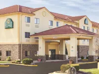 La Quinta Inn & Suites by Wyndham Elizabethtown Hotels in Hardin County