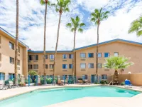Days Inn & Suites by Wyndham Mesa Near Phoenix - 2-Star