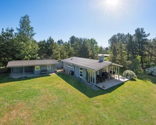 "Torhild" - 150m from the Sea Hotels in Martofte