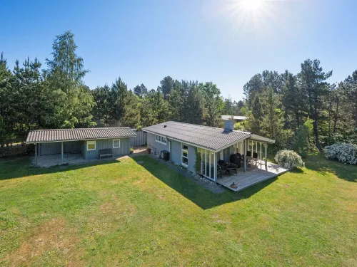 "Torhild" - 150m from the Sea Hotels in Martofte