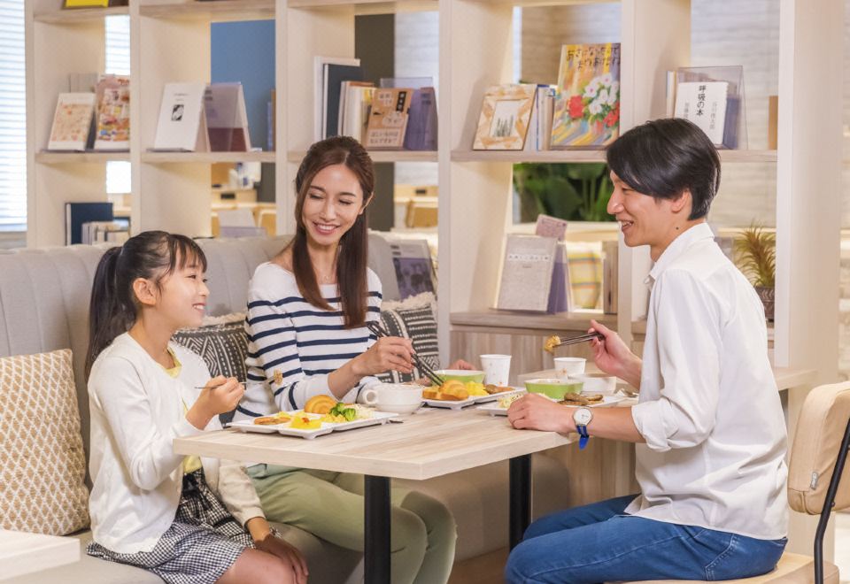 2. 컴포트 호텔 덴..