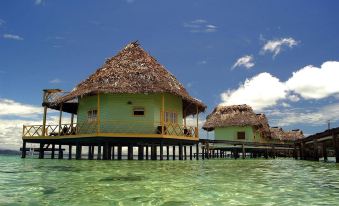 Punta Caracol Acqua Lodge