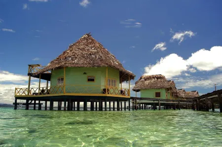 Punta Caracol Acqua Lodge