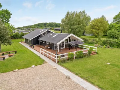 "Flicka" - 275m from the Sea Hotels near H. C. Ørsted