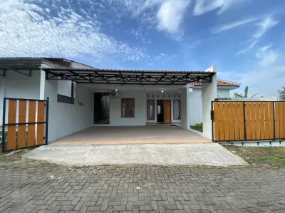 Guesthouse Casamontana (Full 1 Rumah) Hotel dekat Akademi Militer Pura Wira Buwana