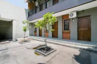 Capital O 1898 Louise Place فنادق في Cianjur
