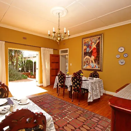 Arum Place Guest House Отели рядом с достопримечательностью «Браамфонтейн»