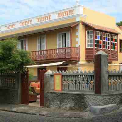 The Colonial Guest House Hotel Exterior