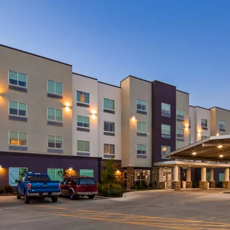 Best Western Plus Roland Inn  Suites Отели рядом с достопримечательностью «AT&T Центр»