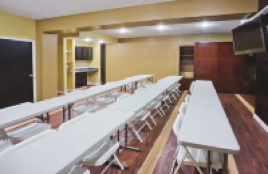 La Quinta Inn & Suites by Wyndham Hot Springs - 2-Star