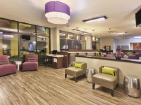 ลากินตา อินน์แอนด์สวีทส์ บายวินด์แฮม ชาร์ลสตัน ริเวอร์วิว โรงแรมในชาร์ลสตัน