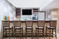 Ramada by Wyndham Minneapolis Golden Valley - Parking