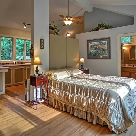 Harbert Cottage w/ Fire Pit: Half Mile to Beach!