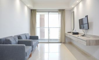 Elegant and Comfy 1Br at 19Th Floor Gold Coast Apartment