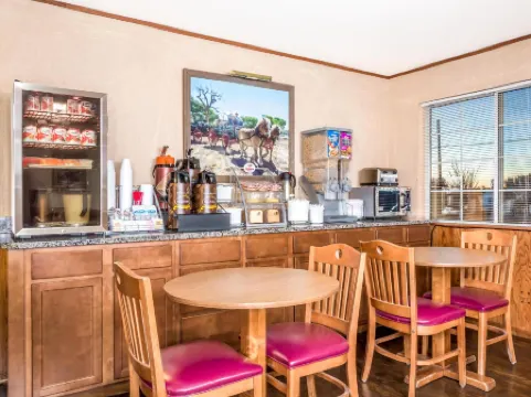 威肯伯格速8酒店