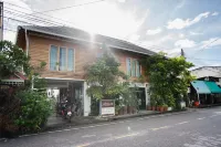 Srisanor Boutique Hotel Hotels near Khao Lom Muak