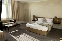 The Crown Hotel Hotels in Felliscliffe