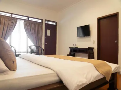 Toledo Inn Hotels in Tuktuk Siadong