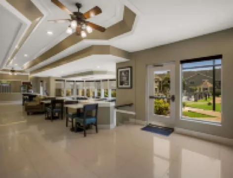 薩凡納中城MainStay套房