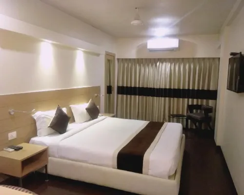 Hotel the Blossom Hotels in Vapi