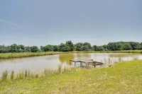 Pet-Friendly Vienna Cabin w/ Screened-in Porch!