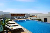 Royal Tulip Muscat - Pools