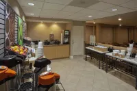 La Quinta Inn & Suites by Wyndham Houston Stafford Sugarland - 朝食