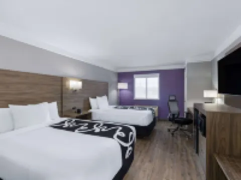 La Quinta Inn by Wyndham Kansas City Lenexa レネックサのホテル