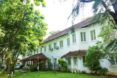 Old Lighthouse Bristow Hotel , Fort Kochi フォート・コチ・ビーチ周辺のホテル