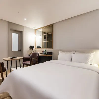 Songtan Awesome Hotel 西井里附近的飯店