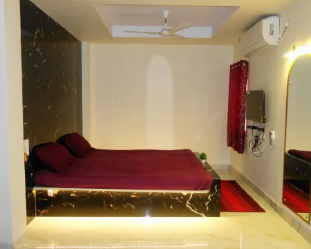 Hotel Hcb (Hemo Chandra Bhawan) Hotels in Ganjam