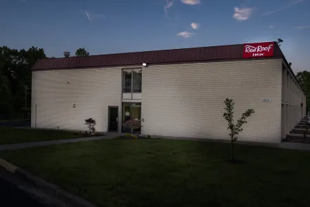 鄧弗里斯-奎提科紅頂飯店