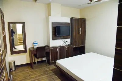Hotel Midtown & Restaurant Hotels near Birla Institute of Technology And Science - Pilani