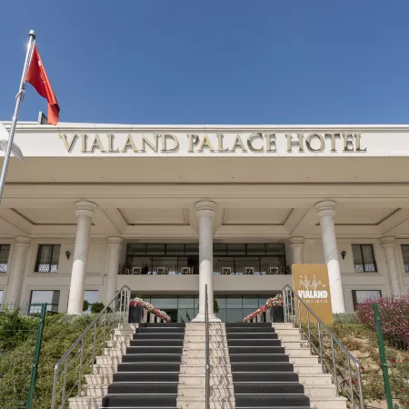 Vialand Palace Hotel Отели рядом с достопримечательностью «Университет Bilgi»