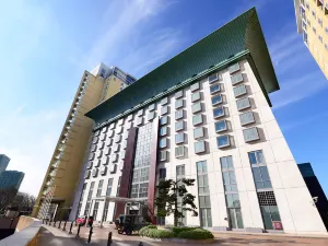 Canary Riverside Plaza Hotel