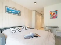 Les Pieds Dans l'Eau